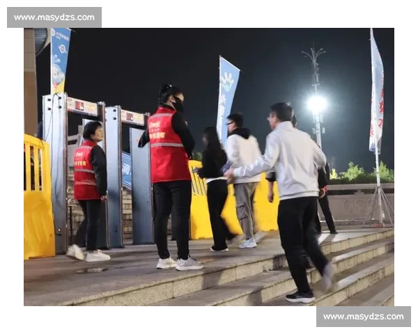 赛事背后的 “志愿红”：最坚实的保障力量